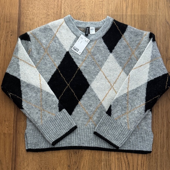 H&M Sweaters - NWT H&M DIVIDED ARGYLE SWEATER SZ M
